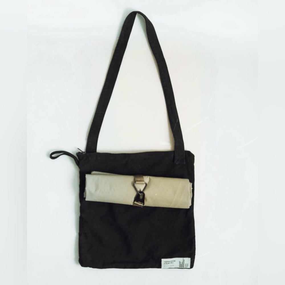 Hermanos Koumori Poncho/Tote